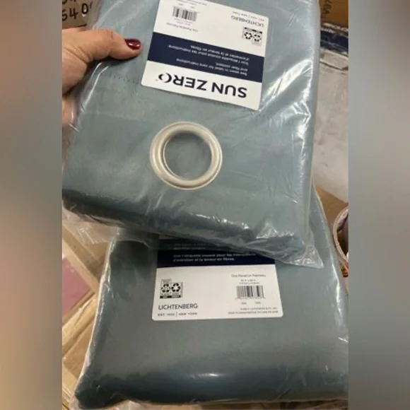 Sun Zero Hayden Energy Saving Blackout Grommet 1-Piece Curtain Panel - Picture 3 of 3